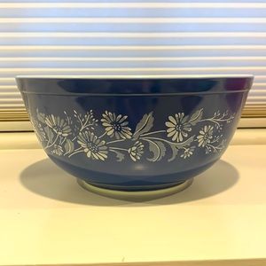 PYREX vintage glass mixing bowl